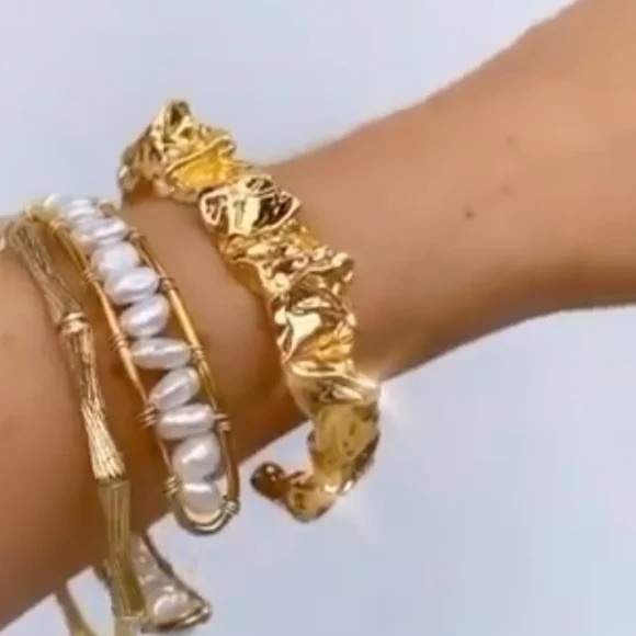 🆕 REVOLVE Amber Sceats Gold Emery Cuff gold bracelet - Picture 4 of 8